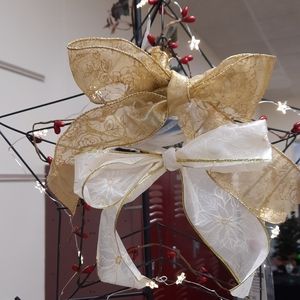 L.e.d. lighted star with bows & garland